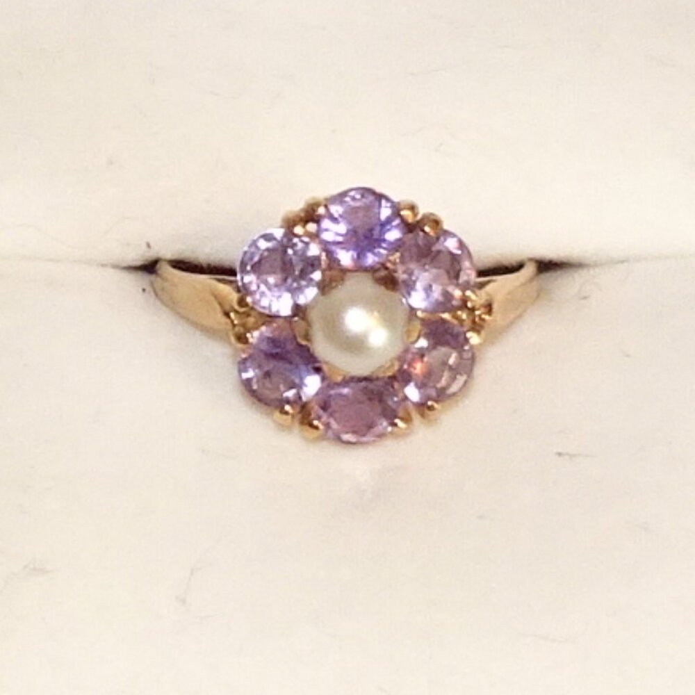 Amethyst & pearl ring, 9K gold. Vintage